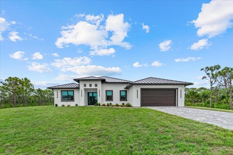 House in Bokeelia, Florida 4 bedrooms, 261.33 sq.m. № 2215413