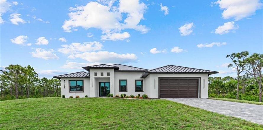 House in Bokeelia, Florida 4 bedrooms, 261.33 sq.m. № 2215413