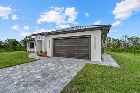 House in Bokeelia, Florida 4 bedrooms, 261.33 sq.m. № 2215413 - photo 14