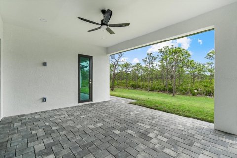 House in Bokeelia, Florida 4 bedrooms, 261.33 sq.m. № 2215413 - photo 9