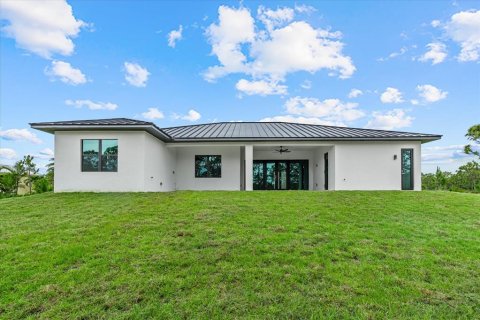 House in Bokeelia, Florida 4 bedrooms, 261.33 sq.m. № 2215413 - photo 6