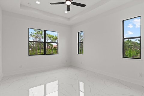 House in Bokeelia, Florida 4 bedrooms, 261.33 sq.m. № 2215413 - photo 17