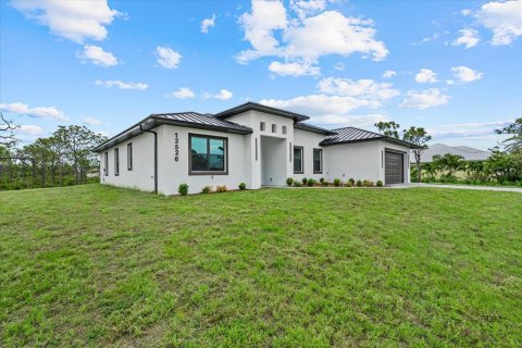 House in Bokeelia, Florida 4 bedrooms, 261.33 sq.m. № 2215413 - photo 4