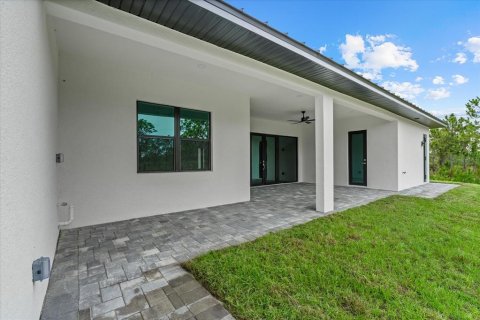 House in Bokeelia, Florida 4 bedrooms, 261.33 sq.m. № 2215413 - photo 12