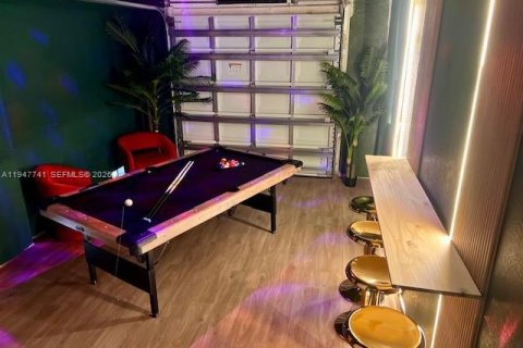 House in Hallandale Beach, Florida 3 bedrooms, 130.25 sq.m. № 2003805 - photo 7