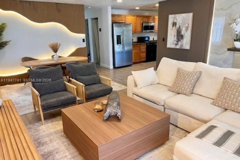 House in Hallandale Beach, Florida 3 bedrooms, 130.25 sq.m. № 2003805