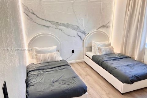 House in Hallandale Beach, Florida 3 bedrooms, 130.25 sq.m. № 2003805 - photo 4