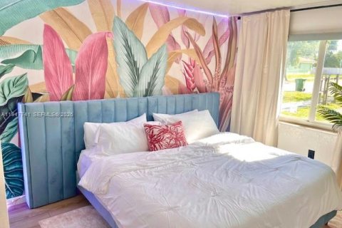 House in Hallandale Beach, Florida 3 bedrooms, 130.25 sq.m. № 2003805 - photo 5