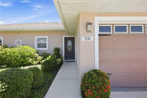 Duplex à vendre à Port Charlotte, Floride: 3 chambres, 127.09 m2 № 2396038 - photo 3