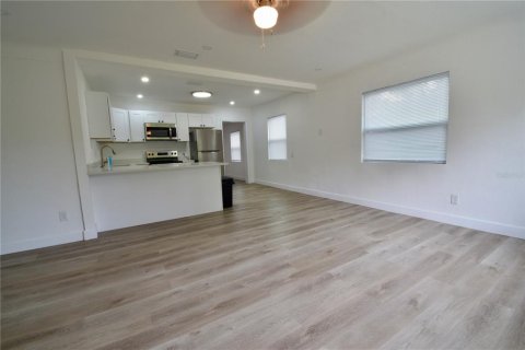 Apartamento en alquiler en Saint Petersburg, Florida, 2 dormitorios, 122.07 m2 № 1903040 - foto 9