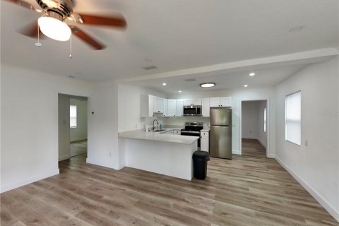 Apartamento en alquiler en Saint Petersburg, Florida, 2 dormitorios, 122.07 m2 № 1903040 - foto 6