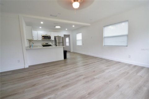 Apartamento en alquiler en Saint Petersburg, Florida, 2 dormitorios, 122.07 m2 № 1903040 - foto 8