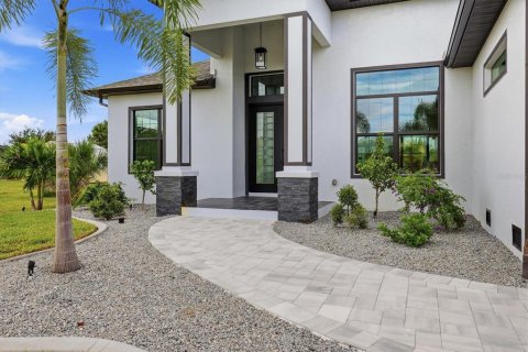 Villa ou maison à vendre à Port Charlotte, Floride: 3 chambres, 196.95 m2 № 2408809 - photo 4