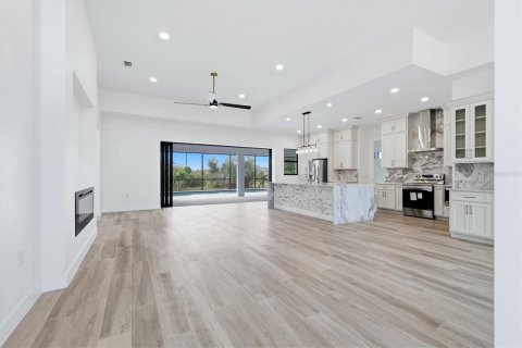 Villa ou maison à vendre à Port Charlotte, Floride: 3 chambres, 196.95 m2 № 2408809 - photo 9