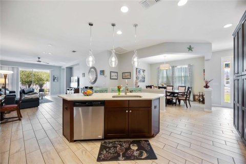 House in Sarasota, Florida 2 bedrooms, 146.6 sq.m. № 1717251 - photo 13