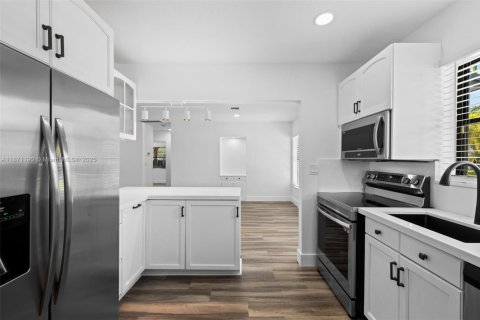 Villa ou maison à louer à Hollywood, Floride: 3 chambres, 143.07 m2 № 1895801 - photo 8