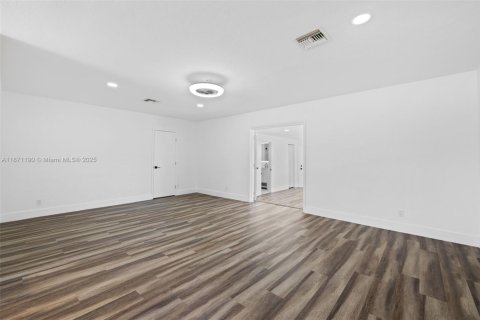 Villa ou maison à louer à Hollywood, Floride: 3 chambres, 143.07 m2 № 1895801 - photo 9