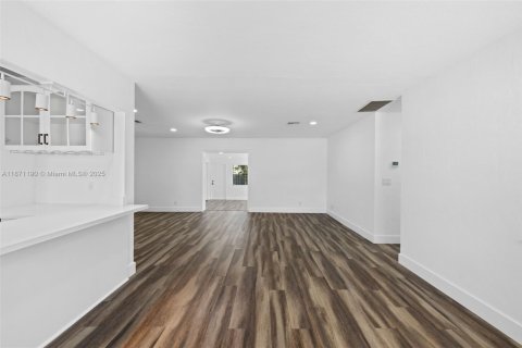 Villa ou maison à louer à Hollywood, Floride: 3 chambres, 143.07 m2 № 1895801 - photo 4