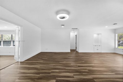 Villa ou maison à louer à Hollywood, Floride: 3 chambres, 143.07 m2 № 1895801 - photo 13