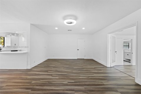 Villa ou maison à louer à Hollywood, Floride: 3 chambres, 143.07 m2 № 1895801 - photo 10