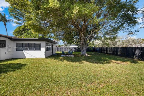 Villa ou maison à louer à Hollywood, Floride: 3 chambres, 143.07 m2 № 1895801 - photo 20