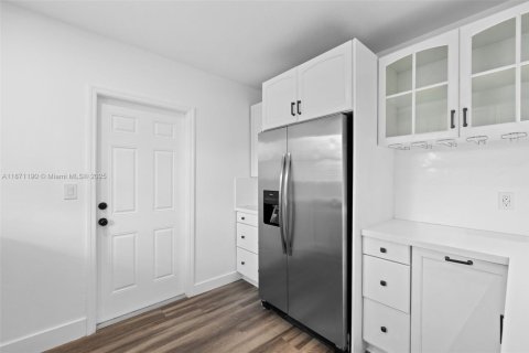 Villa ou maison à louer à Hollywood, Floride: 3 chambres, 143.07 m2 № 1895801 - photo 6