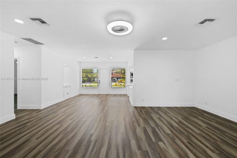 Villa ou maison à louer à Hollywood, Floride: 3 chambres, 143.07 m2 № 1895801 - photo 12