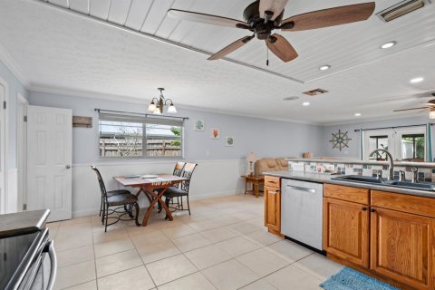 House in Stuart, Florida 4 bedrooms, 175.03 sq.m. № 2188195 - photo 25
