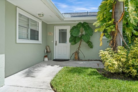 House in Stuart, Florida 4 bedrooms, 175.03 sq.m. № 2188195 - photo 5