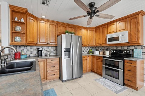 House in Stuart, Florida 4 bedrooms, 175.03 sq.m. № 2188195 - photo 22