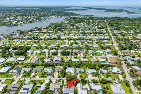 House in Stuart, Florida 4 bedrooms, 175.03 sq.m. № 2188195 - photo 6