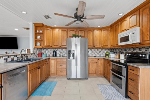 House in Stuart, Florida 4 bedrooms, 175.03 sq.m. № 2188195 - photo 23