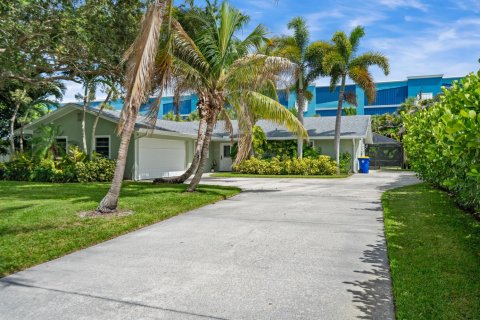House in Stuart, Florida 4 bedrooms, 175.03 sq.m. № 2188195 - photo 4
