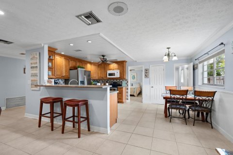 House in Stuart, Florida 4 bedrooms, 175.03 sq.m. № 2188195 - photo 21