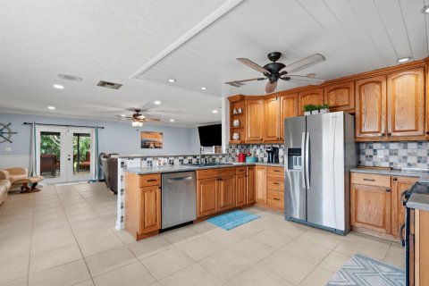 House in Stuart, Florida 4 bedrooms, 175.03 sq.m. № 2188195 - photo 24