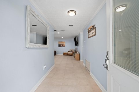 House in Stuart, Florida 4 bedrooms, 175.03 sq.m. № 2188195 - photo 8