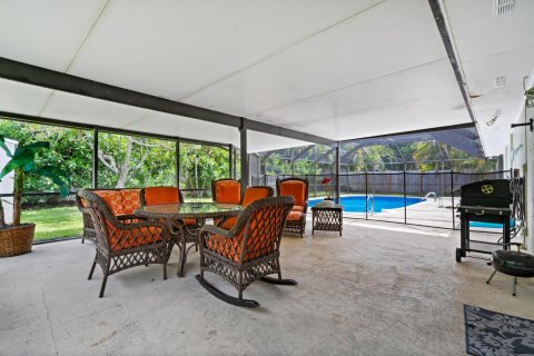 House in Stuart, Florida 4 bedrooms, 175.03 sq.m. № 2188195 - photo 30
