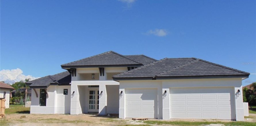House in Lakeland, Florida 3 bedrooms, 255.48 sq.m. № 1251743