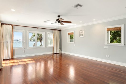 Casa en alquiler en Miami Beach, Florida, 4 dormitorios, 469.16 m2 № 2039929 - foto 17