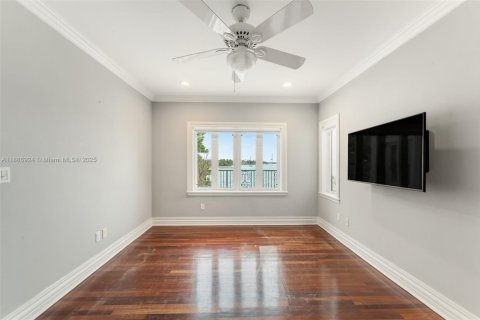 Casa en alquiler en Miami Beach, Florida, 4 dormitorios, 469.16 m2 № 2039929 - foto 22