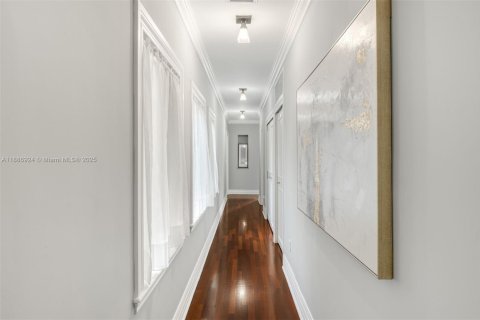 Casa en alquiler en Miami Beach, Florida, 4 dormitorios, 469.16 m2 № 2039929 - foto 25