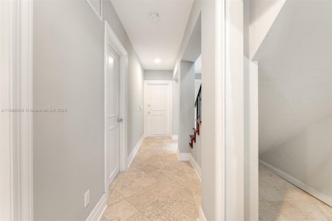 Casa en alquiler en Miami Beach, Florida, 4 dormitorios, 469.16 m2 № 2039929 - foto 21