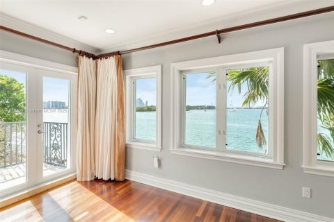 Casa en alquiler en Miami Beach, Florida, 4 dormitorios, 469.16 m2 № 2039929 - foto 10