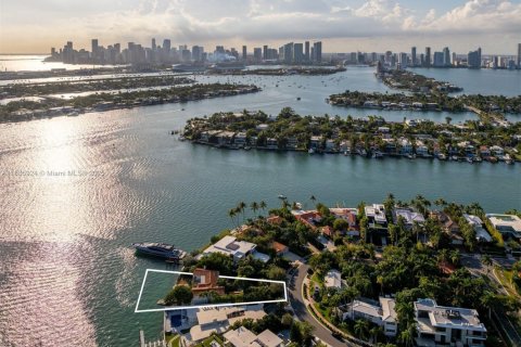 Casa en alquiler en Miami Beach, Florida, 4 dormitorios, 469.16 m2 № 2039929 - foto 2