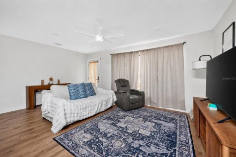 House in Punta Gorda, Florida 3 bedrooms, 117.99 sq.m. № 2321287 - photo 6
