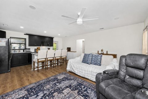 House in Punta Gorda, Florida 3 bedrooms, 117.99 sq.m. № 2321287 - photo 5