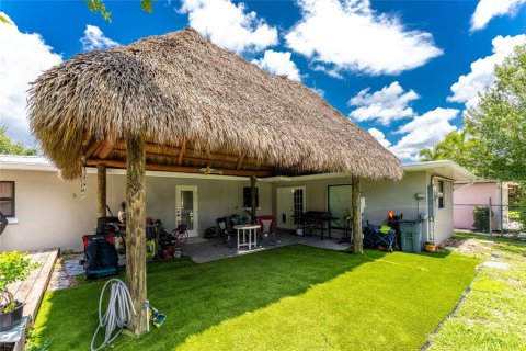 House in Punta Gorda, Florida 3 bedrooms, 117.99 sq.m. № 2321287 - photo 18