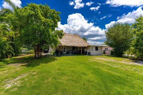 House in Punta Gorda, Florida 3 bedrooms, 117.99 sq.m. № 2321287 - photo 25