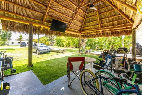 House in Punta Gorda, Florida 3 bedrooms, 117.99 sq.m. № 2321287 - photo 23