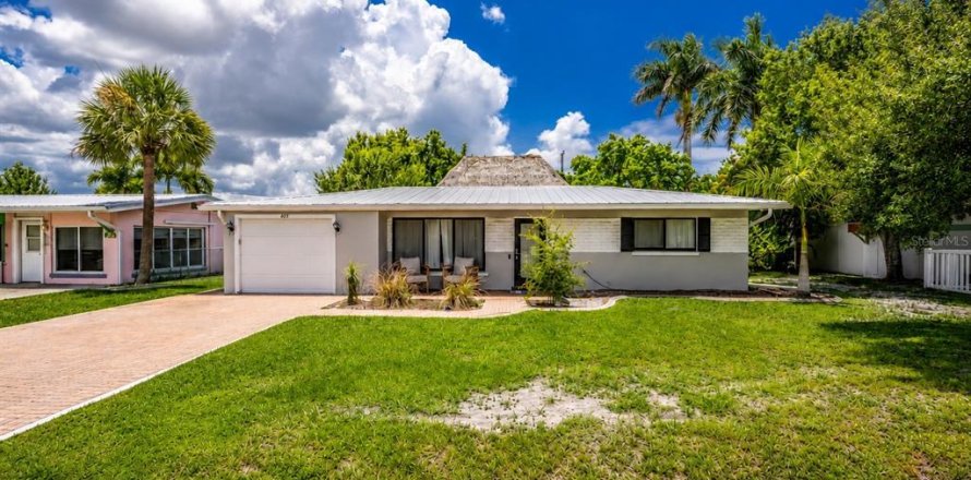 House in Punta Gorda, Florida 3 bedrooms, 117.99 sq.m. № 2321287